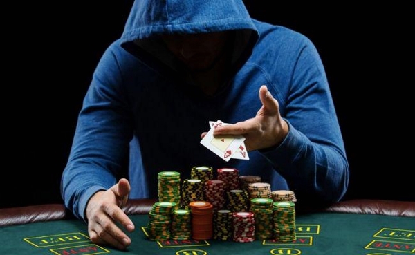 un joueur de poker peut jouer plus facilement au blackjack